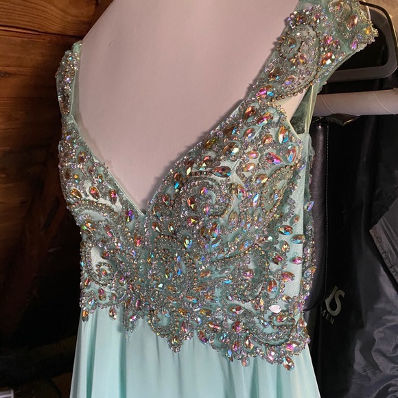 PROM DRESS - Picture 3 of 4